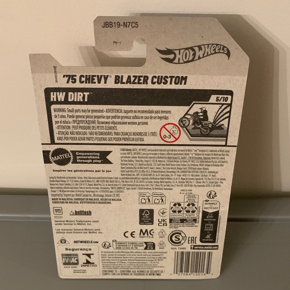 Mattel Hot Wheels ‘75 Chevy Blazer Toy Truck - Black & Red  HW Dirt NEW 115/250 - Picture 6 of 8